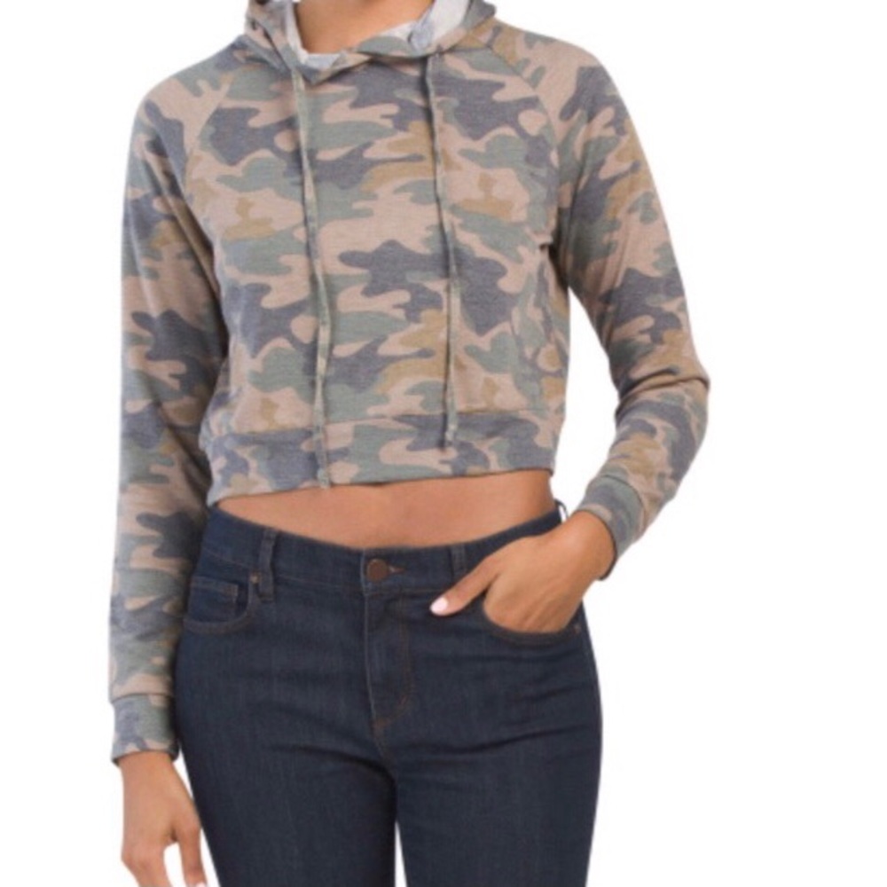NEW! Tresics Long Sleeve Camo Print Crop Hoodie Size Medium
